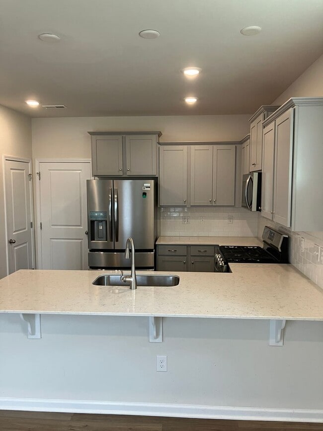 Building Photo - Beautiful Like new 3 bedroom Home in Gambi...