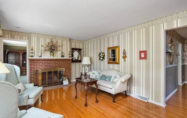 Building Photo - 3847 Quakerbridge Rd