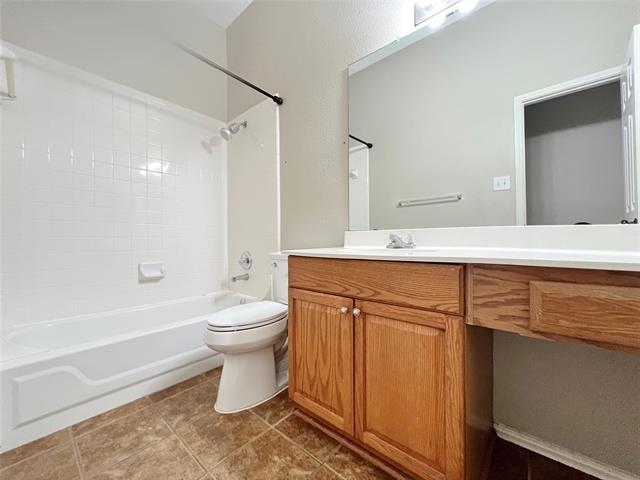 Building Photo - 15 Heritage Way