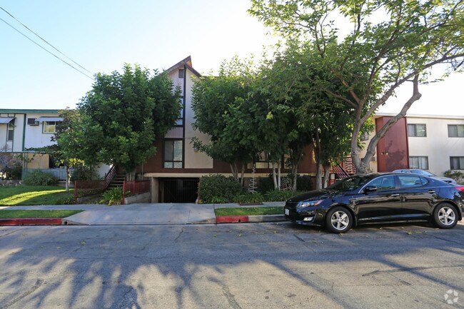 Building Photo - 914 N Louise St