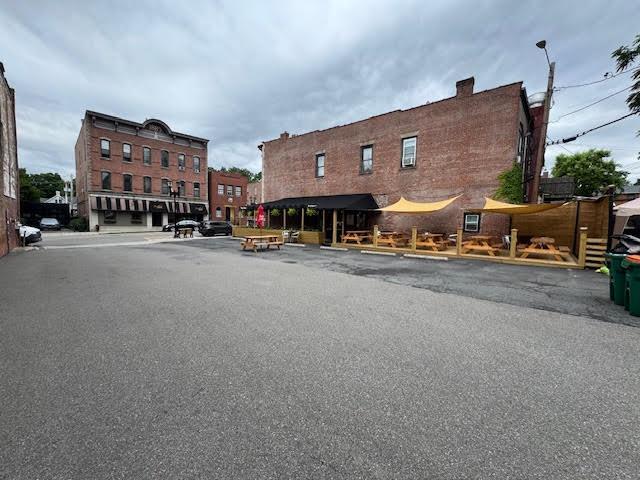 Building Photo - 446 Main St