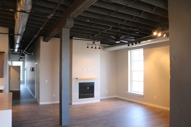 Building Photo - 628 Washington St