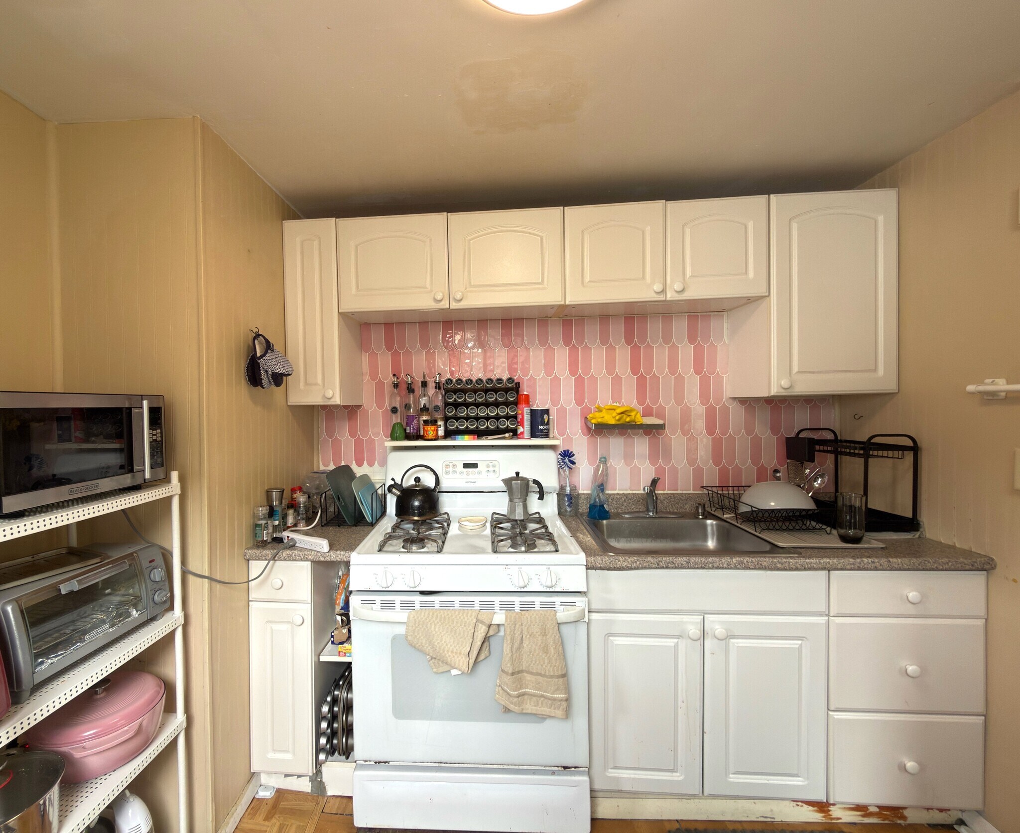 Building Photo - 19 Strathmore Rd