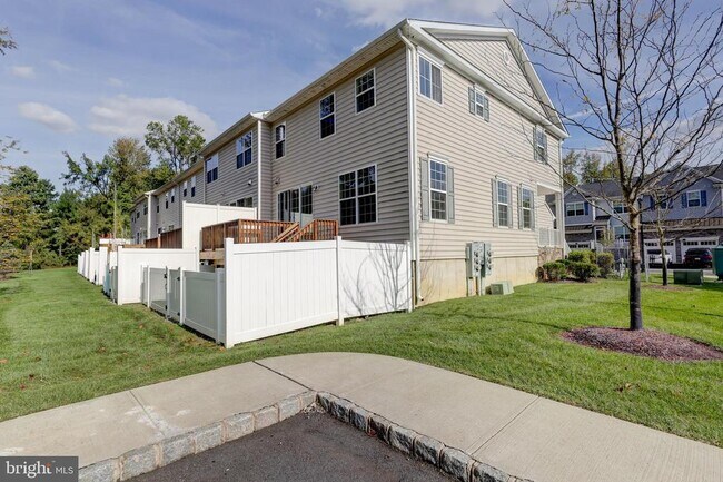 Building Photo - 101 Pearce Ln