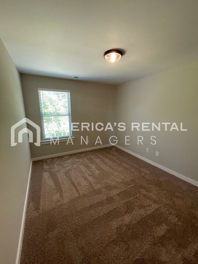 Building Photo - Home for Rent in Cullman, AL!! Available to view NOW!!! Sign a lease by 2/28 to receive HALF OFF ...