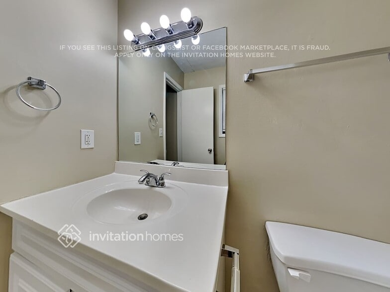 Building Photo - 4026 Leicester Dr NE