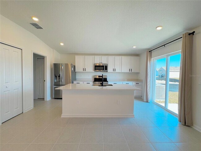 Building Photo - 1922 Sarah Street