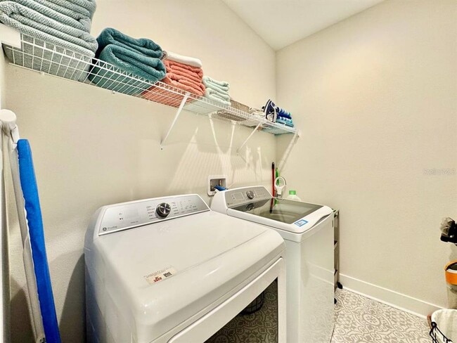 Building Photo - 3722 W Mango Ave