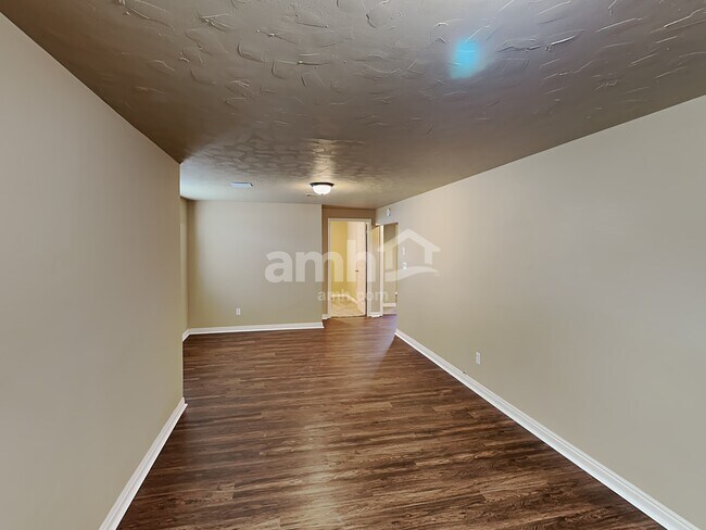 Building Photo - 1329 E 410 S St