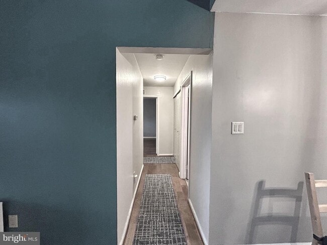 Building Photo - 904B Oliphant Ln