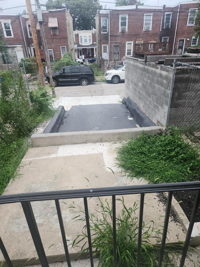 Building Photo - 328 N Redfield St