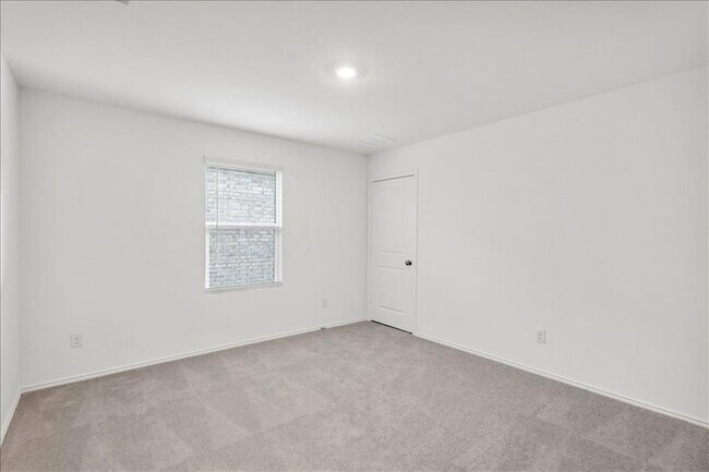 Building Photo - 212 Seven Seas Dr