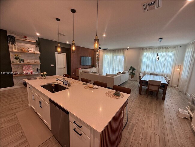 Building Photo - 10503 SW Orana Dr