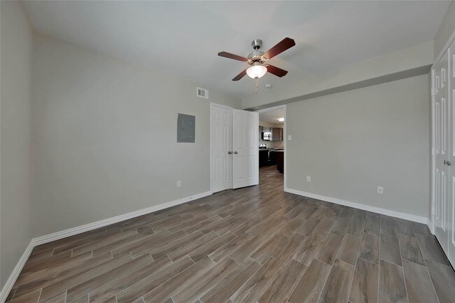 Building Photo - 1109 W 25th St