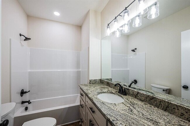 Building Photo - 2437 Topeka Rd