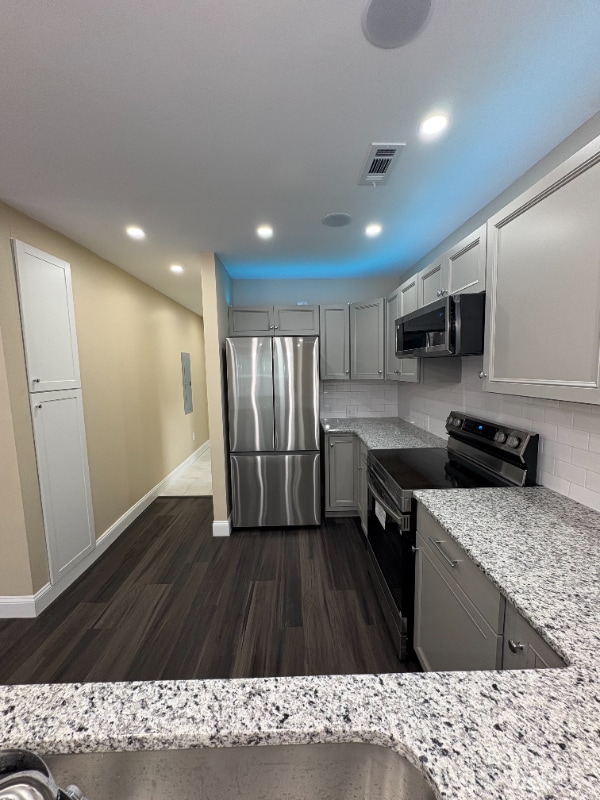 Building Photo - 415 Highland Ave