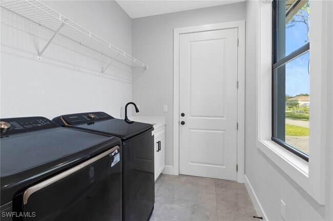 Building Photo - 2740 35th Ave NE