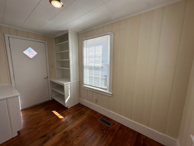 Building Photo - Charming 2BR/1BA Home for Rent