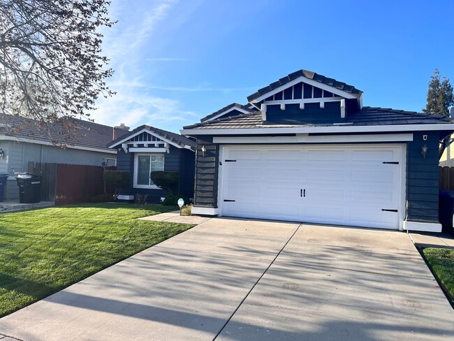 Building Photo - 4 Bedroom/2 Bath Salida Home