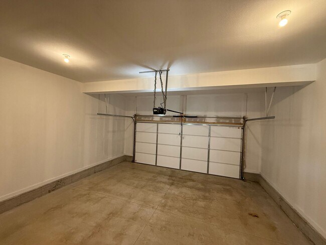 Building Photo - Luxury New Construction Home - Gorgeous Po...