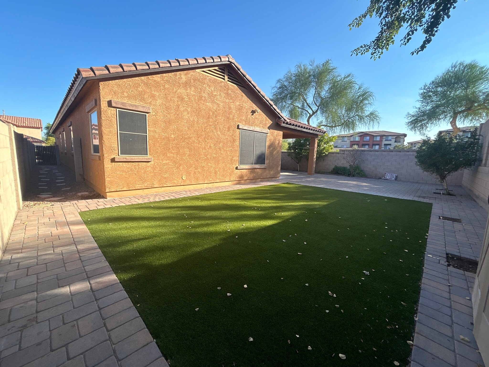 Building Photo - 10765 W Avenida del Rey
