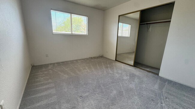 Building Photo - 3bedroom Single-Story Home