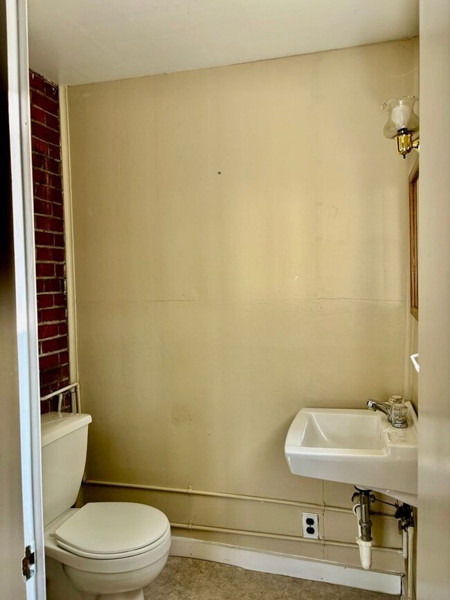 Building Photo - Duplex For Rent