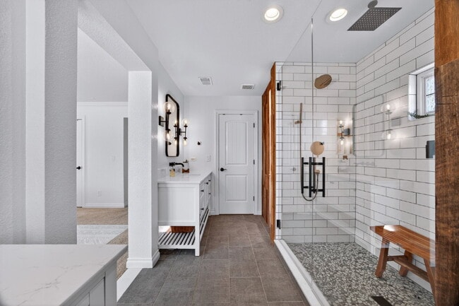 Building Photo - "Spacious 5-Bedroom Retreat on South Quantock Way - Perfectly Designed for Comfort and Style!"  A...