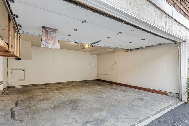 Building Photo - Elegant 3-Bedroom Home with Modern Upgrade...