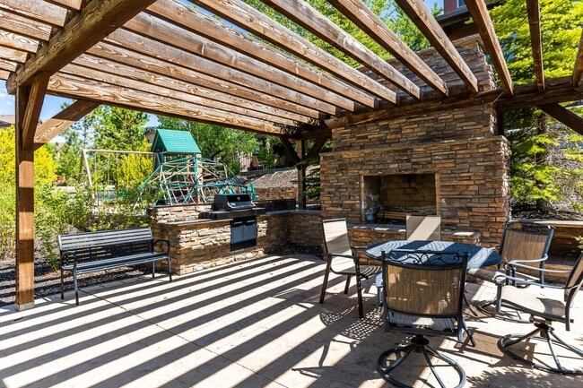 Building Photo - Fully Furnished Mountain Modern Twin Home ...