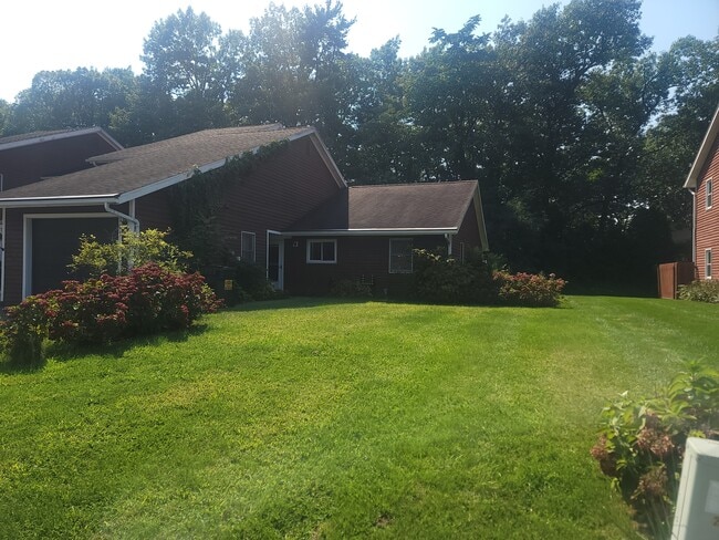 Building Photo - 106 Quail Dr