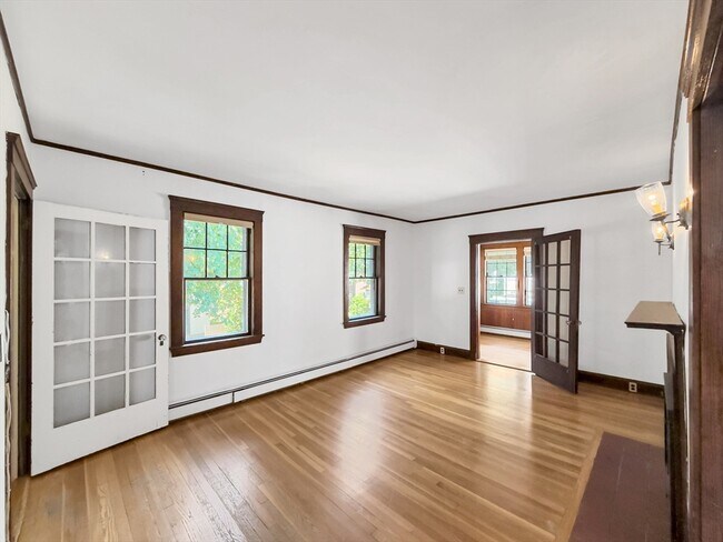 Building Photo - 61 Moraine St