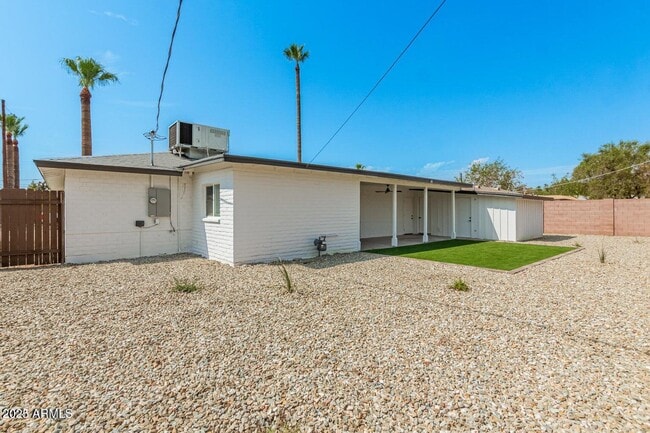 Building Photo - 3016 E Turney Ave