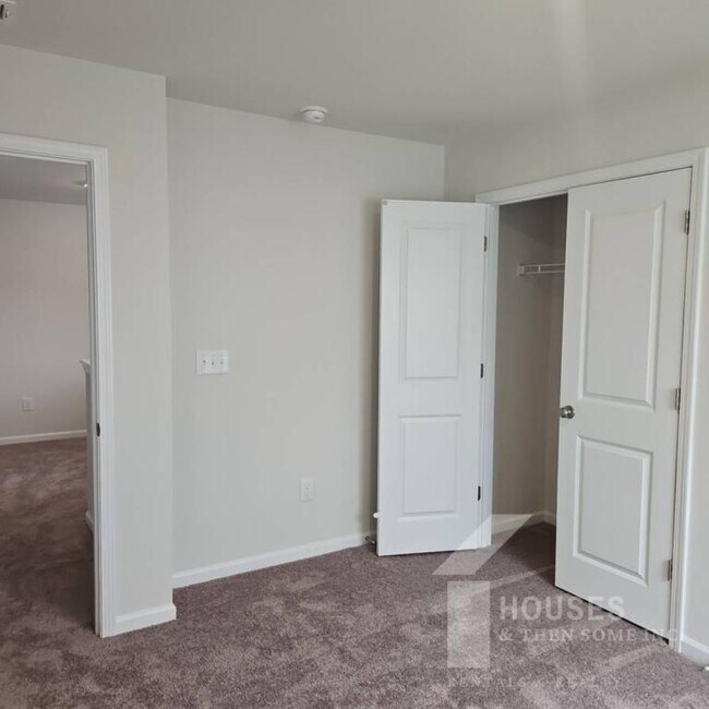 Building Photo - 338 Prosperity Ln