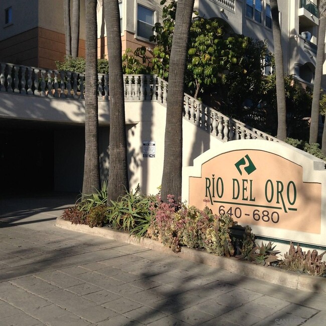 Building Photo - 640 Camino De La Reina