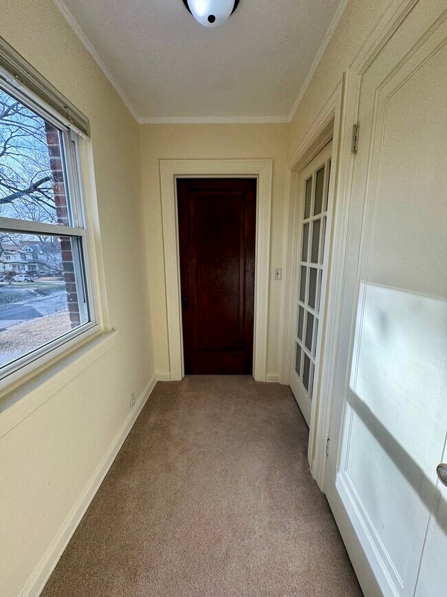 Building Photo - 234 E Pleasant St