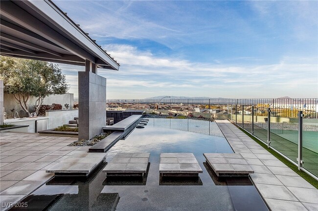 Building Photo - 2240 Sky Pointe Ridge Dr
