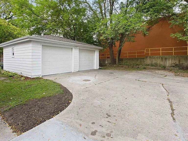 Building Photo - 1610 Remington Rd