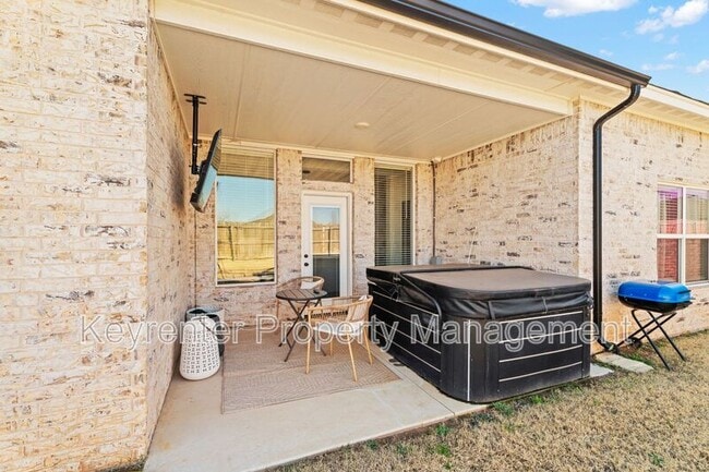 Building Photo - 2805 Crystal Creek Dr