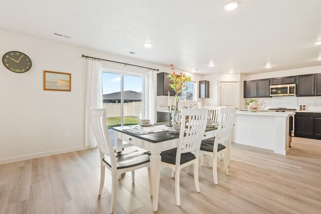 Building Photo - 10390 Crystal Ridge Dr