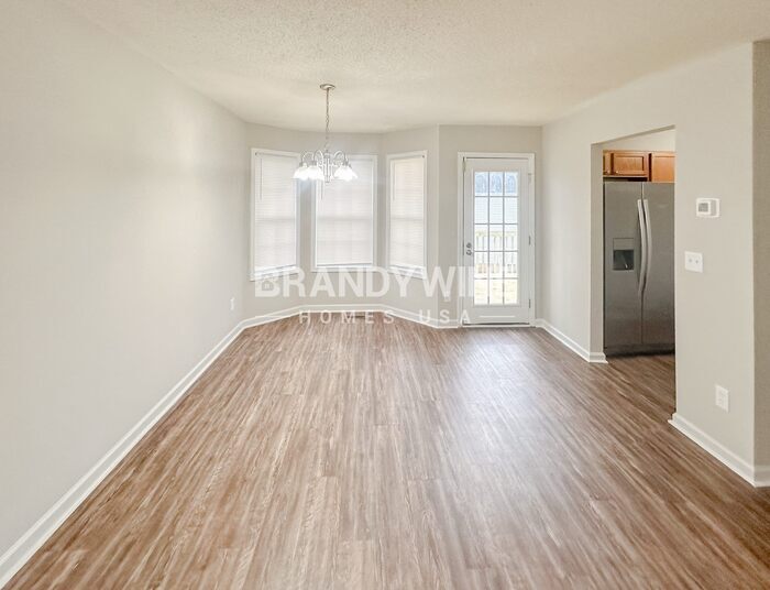 Building Photo - 700 Newport Dr