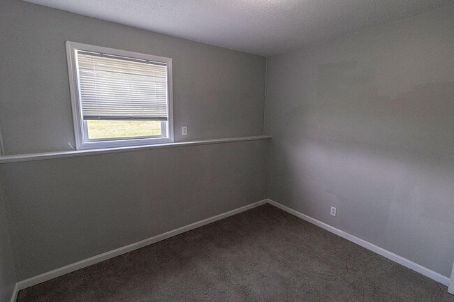 Building Photo - 7217 N Moberly Dr