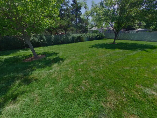 Building Photo - 650 S Highland Dr