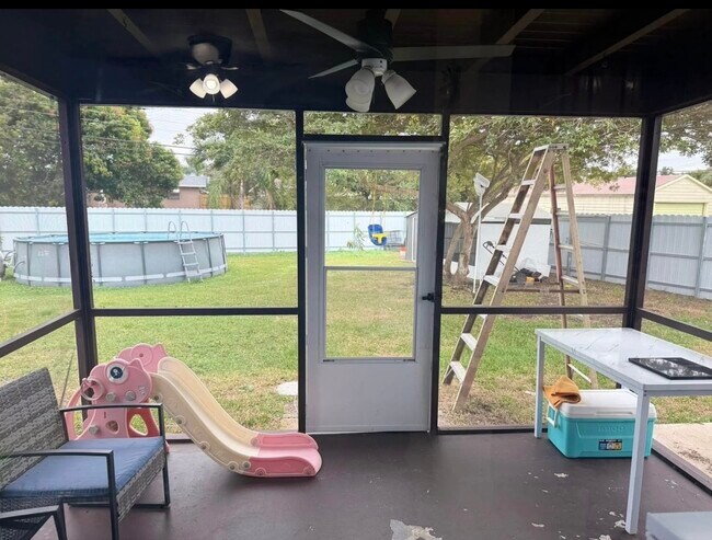 Building Photo - 748 Altura St