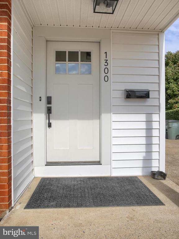 Building Photo - 1300 Strafford Rd