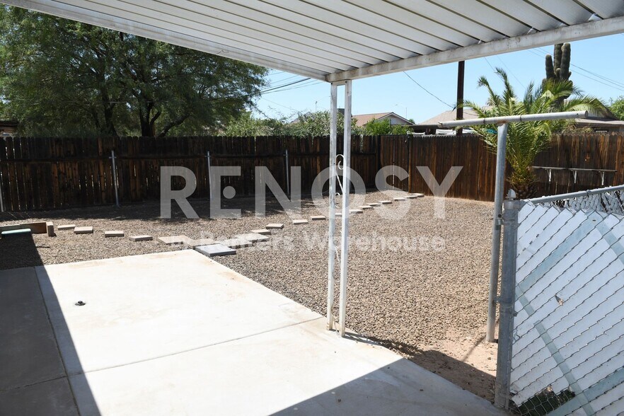 Building Photo - 8420 E Edgemont Ave
