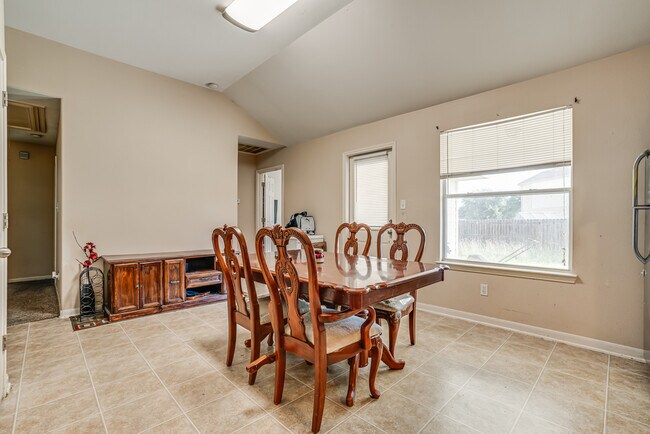 Building Photo - 549 Roadrunner Ave