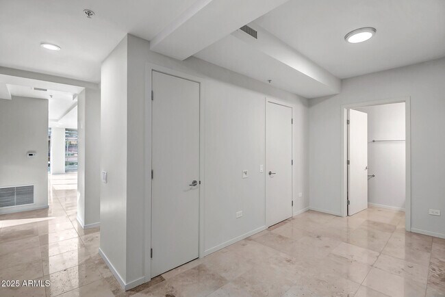 Primary Photo - 7141 E Rancho Vista Dr