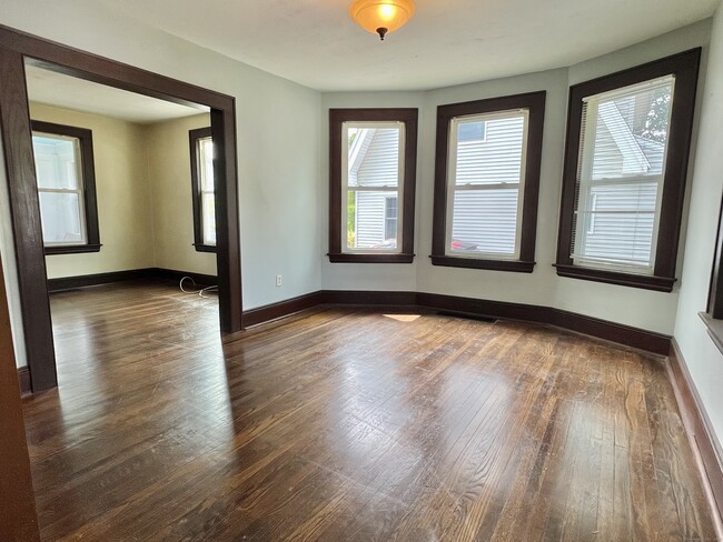 Building Photo - 36 Lindsley Pl