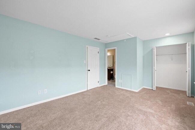 Building Photo - 328 Countryside Ct
